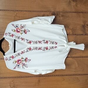 Entro Embroidered Floral Design Tie Bottom 3/4 Adjustable Sleeve Large T…